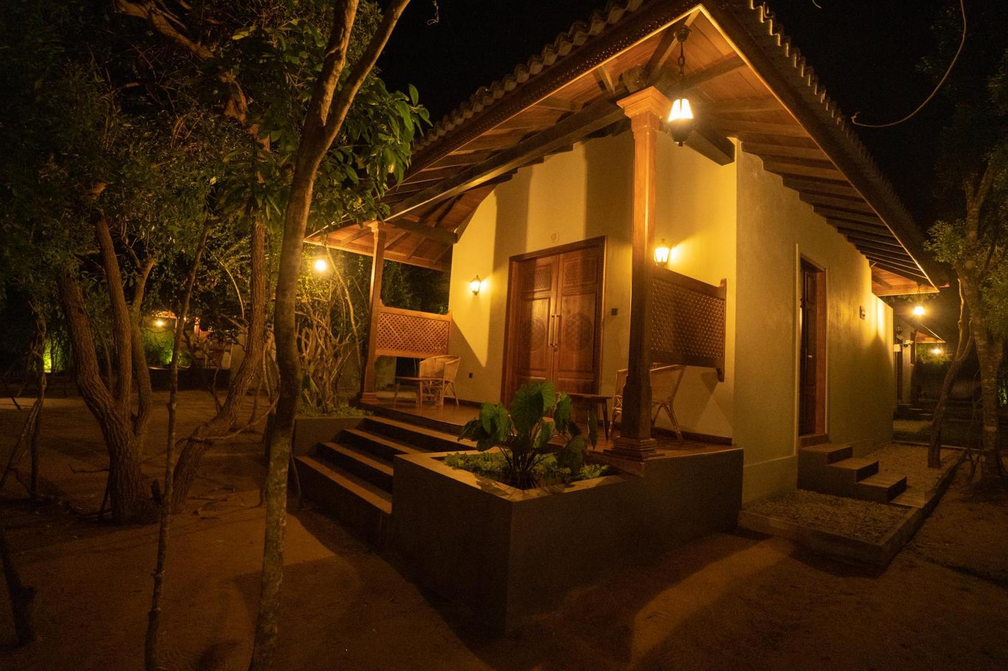 Omkara Rekawa Hotel Tangalle Exterior photo
