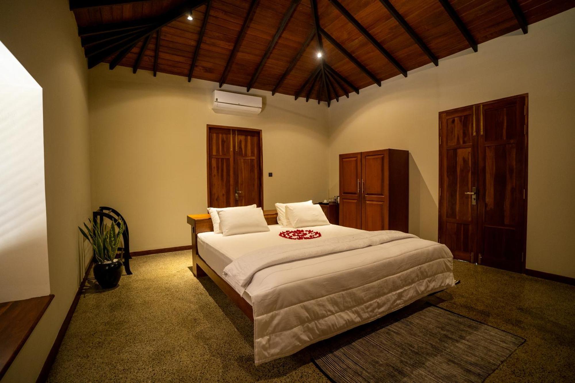 Omkara Rekawa Hotel Tangalle Exterior photo